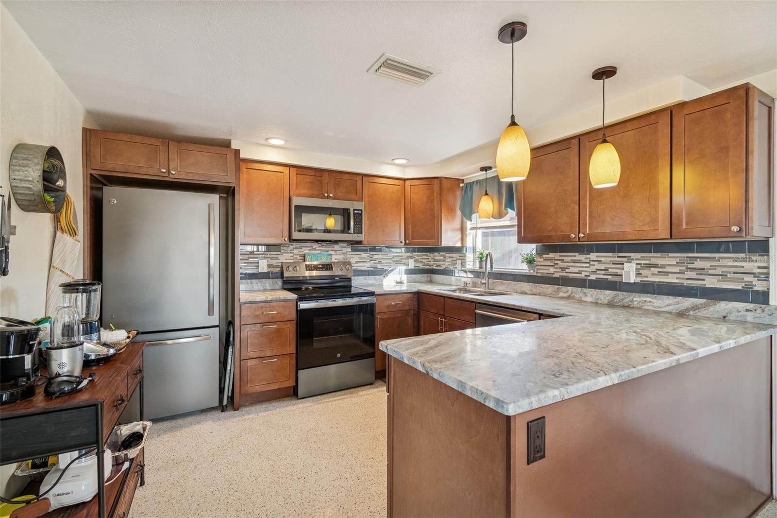 Image 9 of 40 For 4940 Picture Avenue