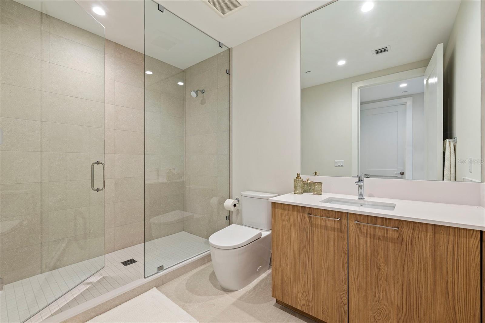 Image 39 of 86 For 275 1st Avenue S 3003