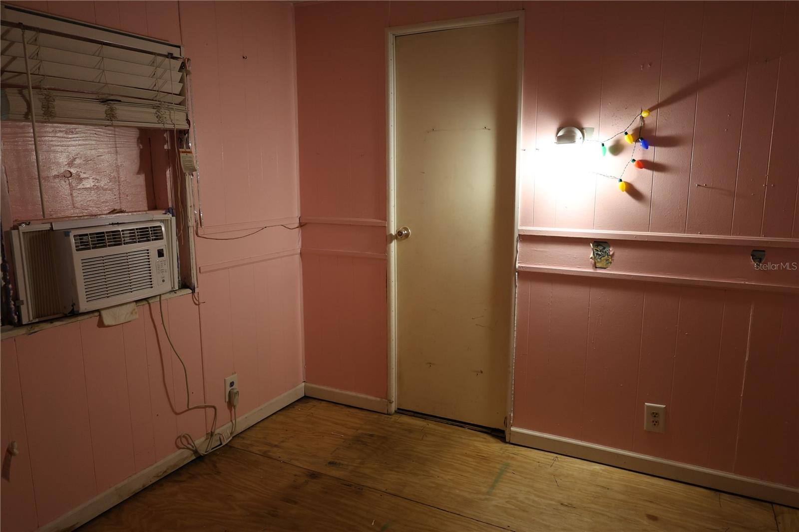 Image 12 of 54 For 1133 Live Oak Lane