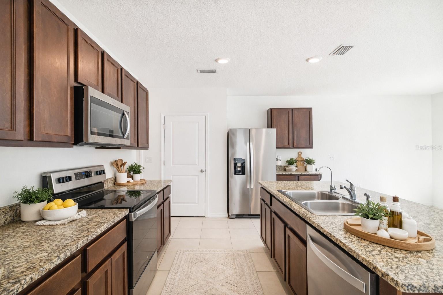 Image 19 of 86 For 3072 Suncoast Plains Drive