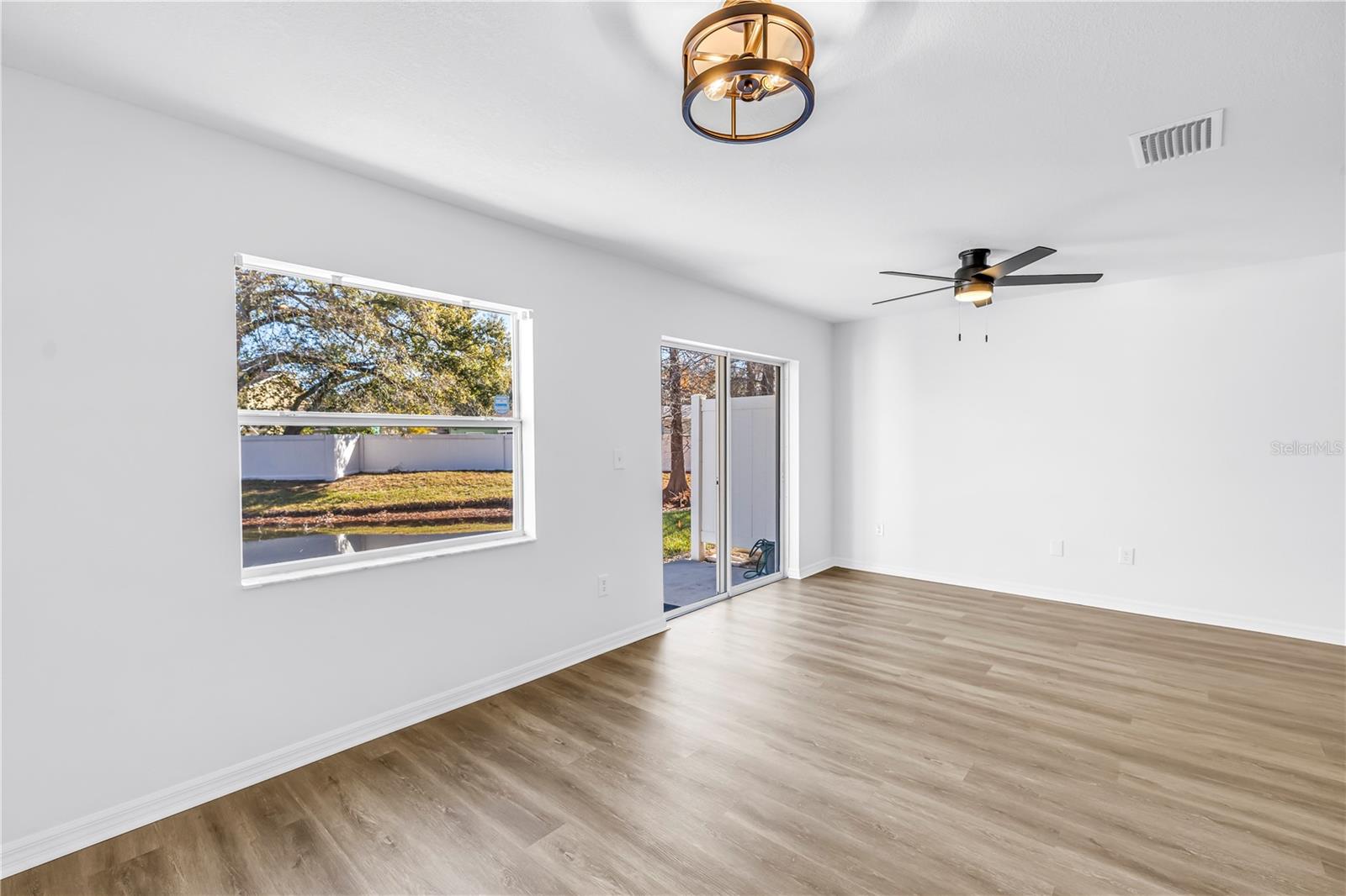 Image 14 of 60 For 8517 Edgewater Place Boulevard