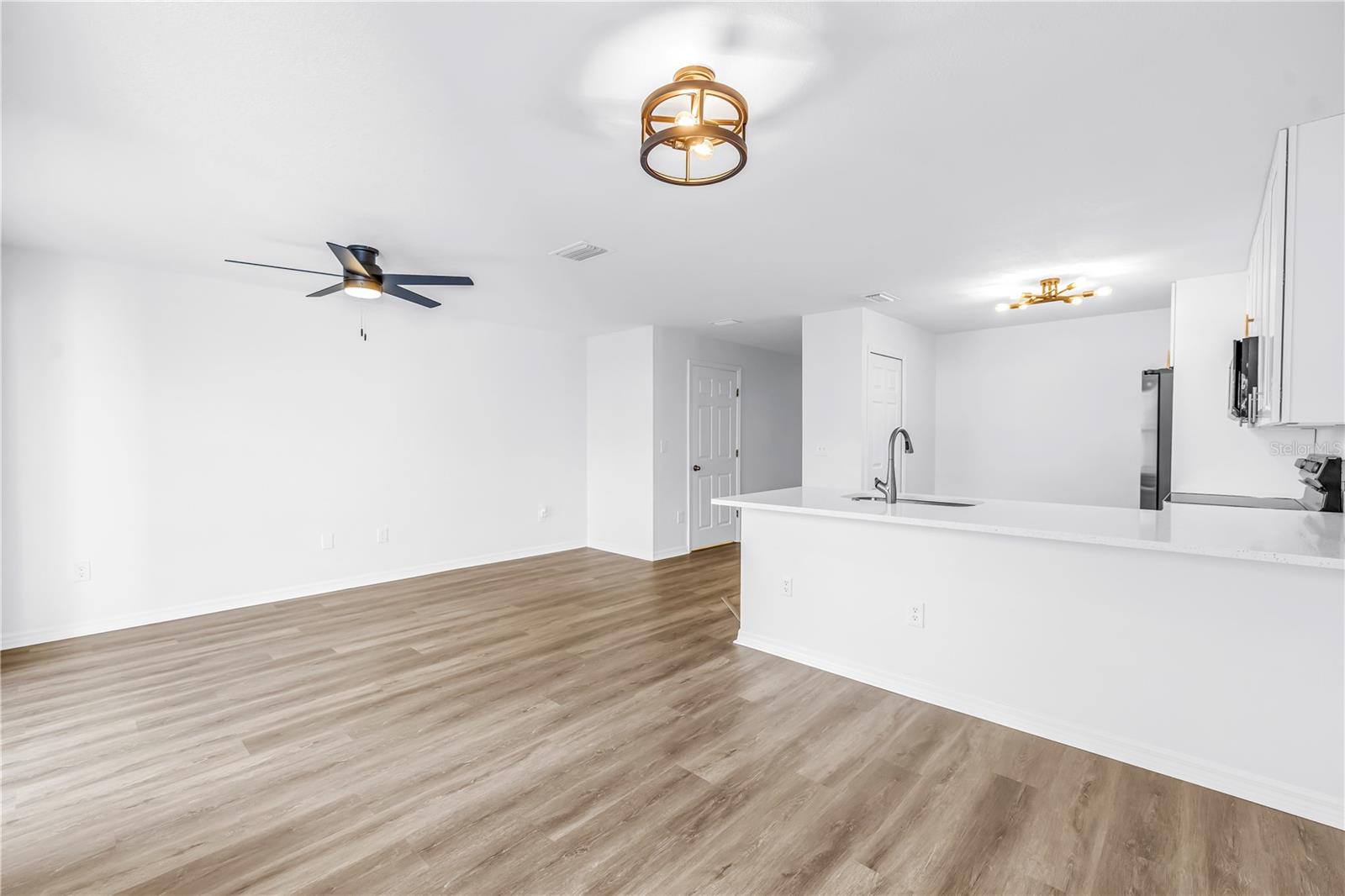 Image 15 of 60 For 8517 Edgewater Place Boulevard