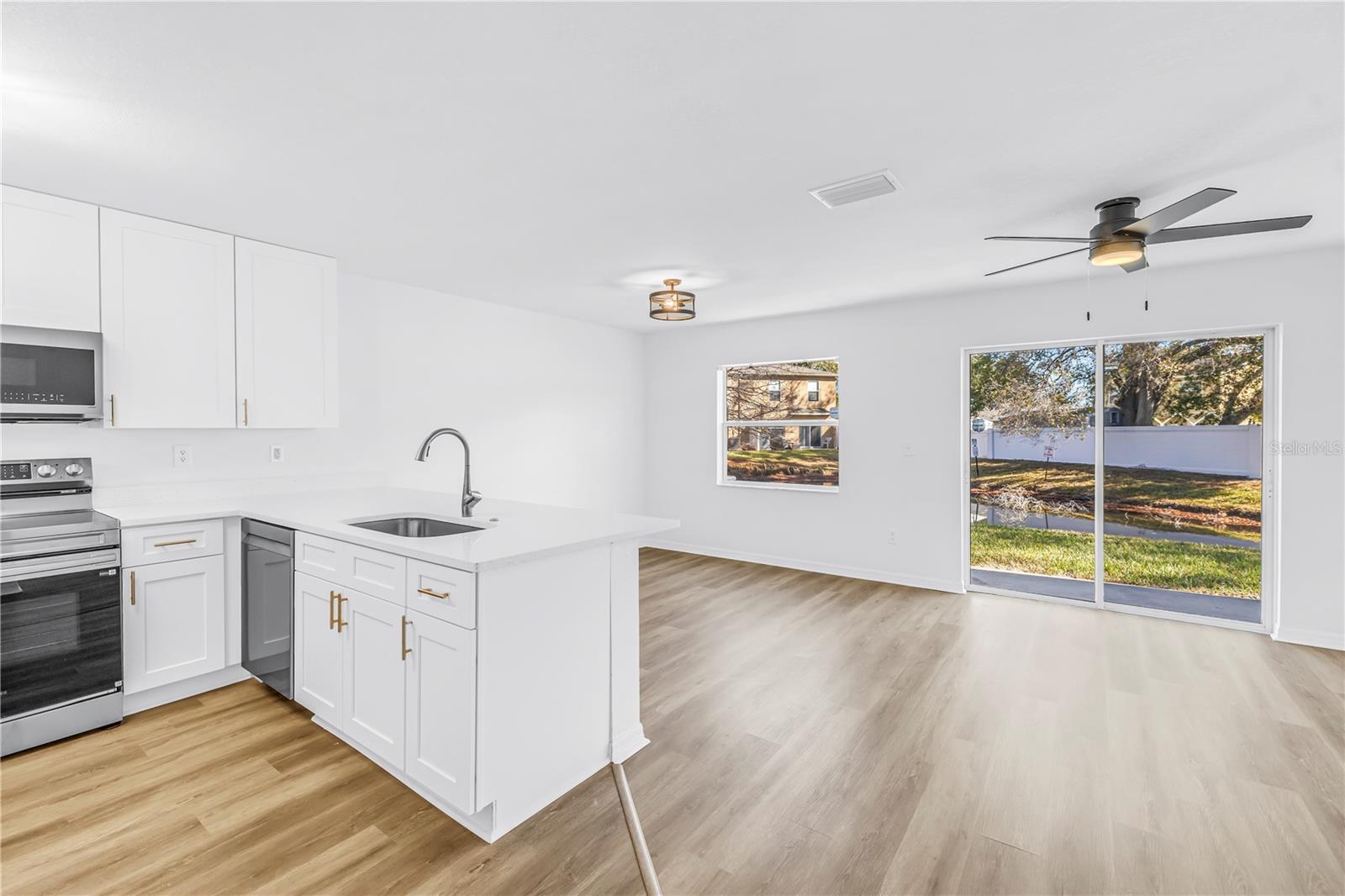 Image 6 of 60 For 8517 Edgewater Place Boulevard