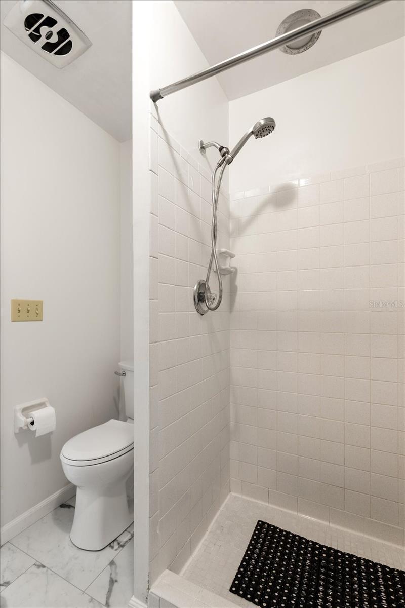 Image 26 of 33 For 100 Bluff View Drive 209b