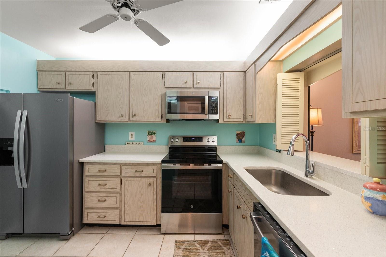 Image 7 of 33 For 100 Bluff View Drive 209b