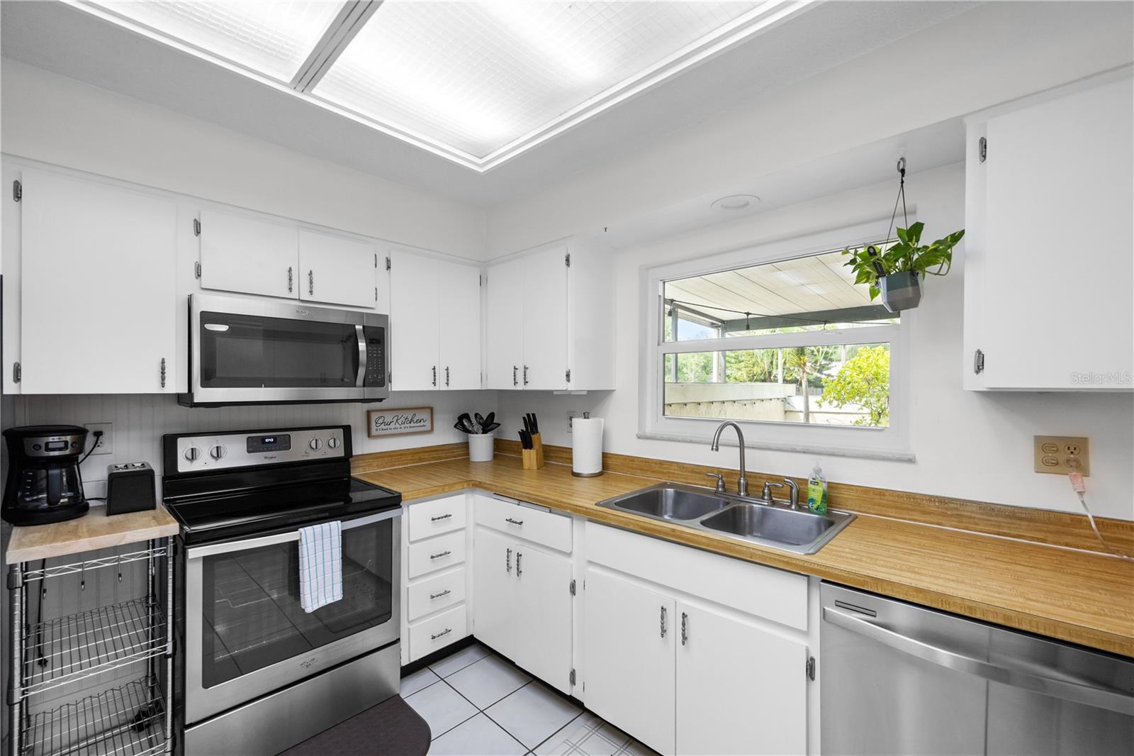 Image 10 of 29 For 1554 Glen Court A