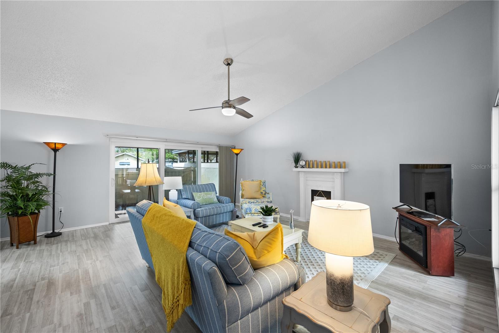 Image 7 of 29 For 1554 Glen Court A