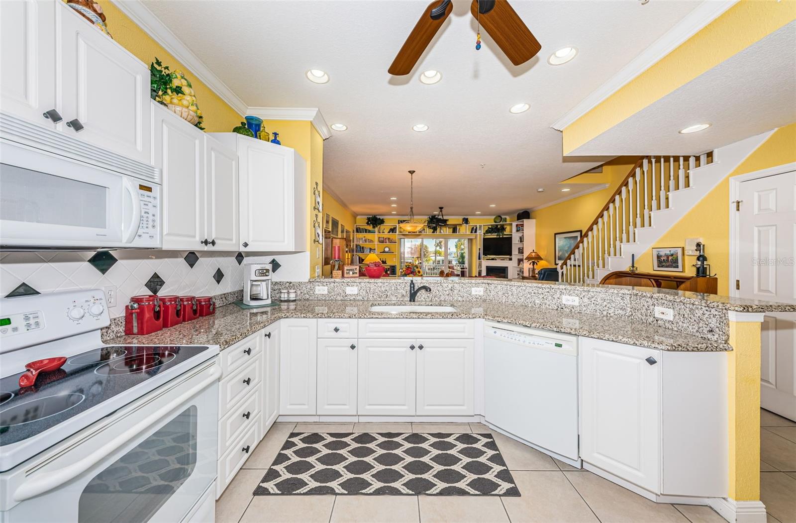 Image 11 of 73 For 11595 Gulf Boulevard 108