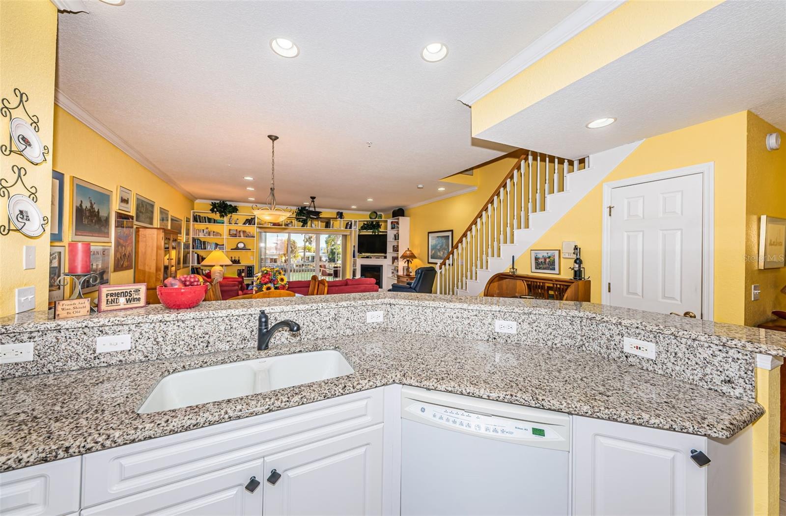 Image 13 of 73 For 11595 Gulf Boulevard 108