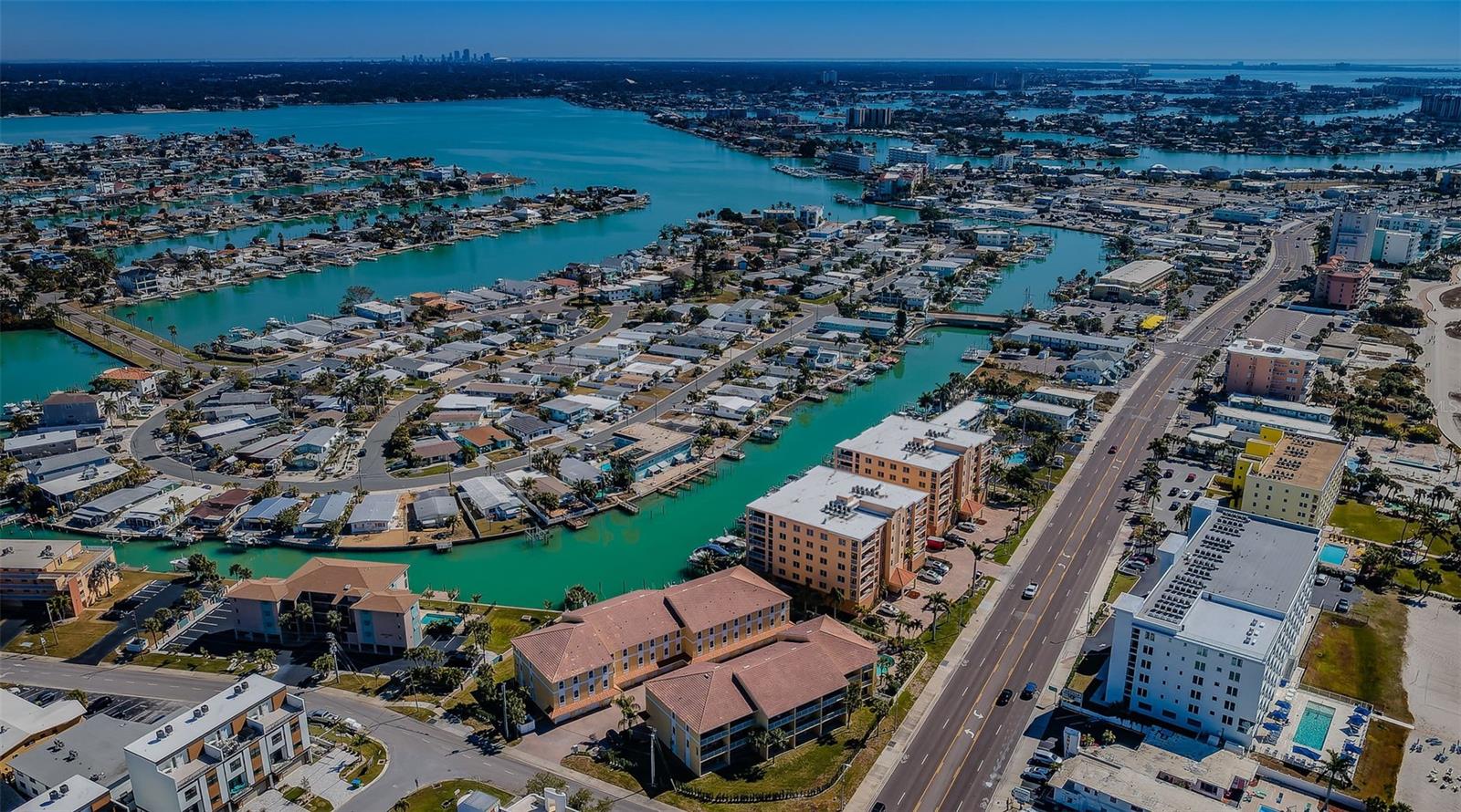 Image 16 of 73 For 11595 Gulf Boulevard 108