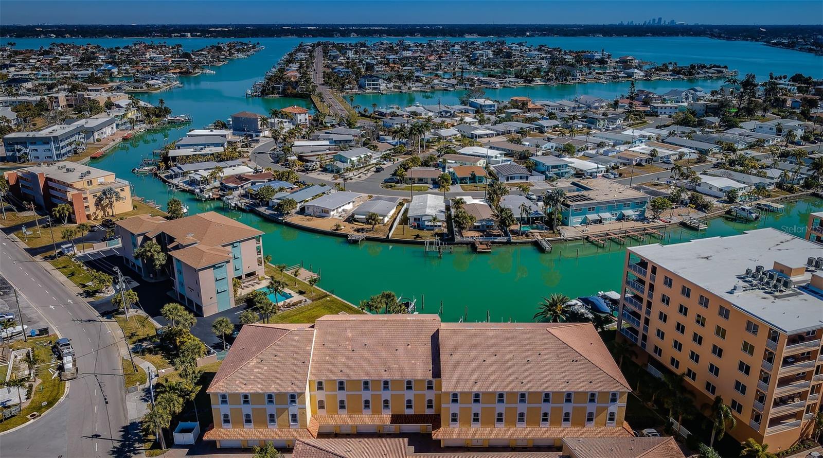 Image 17 of 73 For 11595 Gulf Boulevard 108