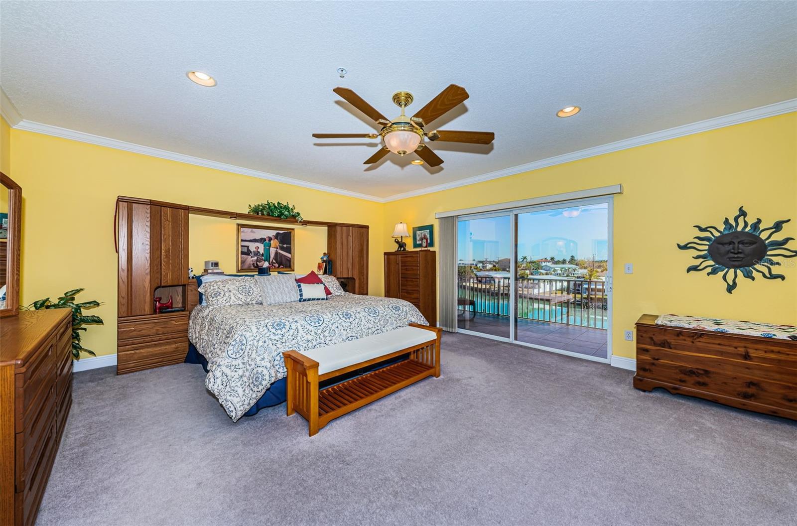 Image 18 of 73 For 11595 Gulf Boulevard 108