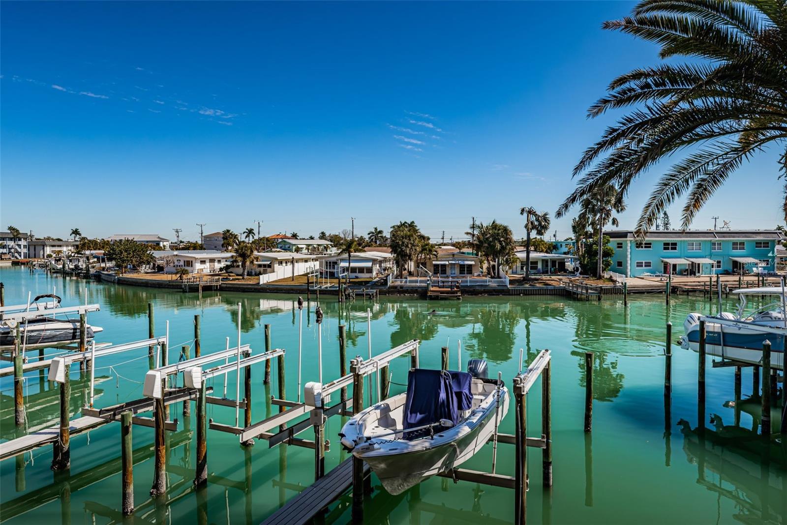 Image 31 of 73 For 11595 Gulf Boulevard 108