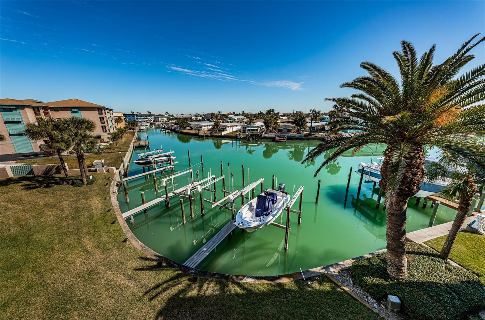 Image 33 of 73 For 11595 Gulf Boulevard 108