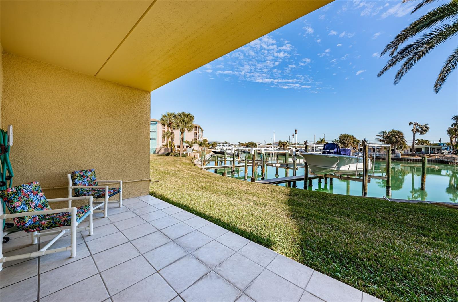 Image 39 of 73 For 11595 Gulf Boulevard 108