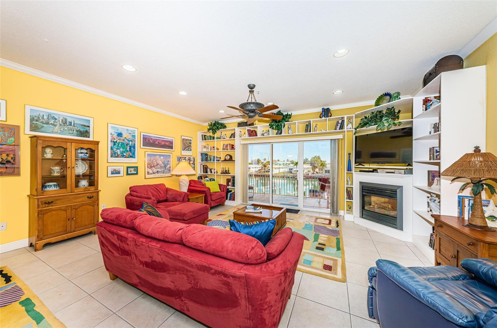 Image 4 of 73 For 11595 Gulf Boulevard 108