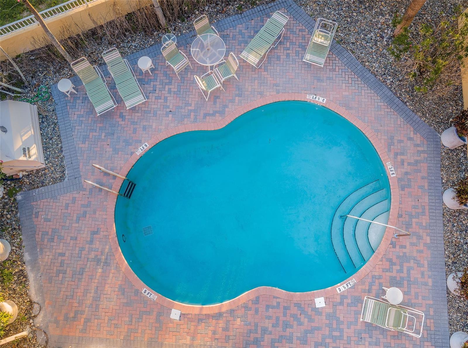 Image 44 of 73 For 11595 Gulf Boulevard 108