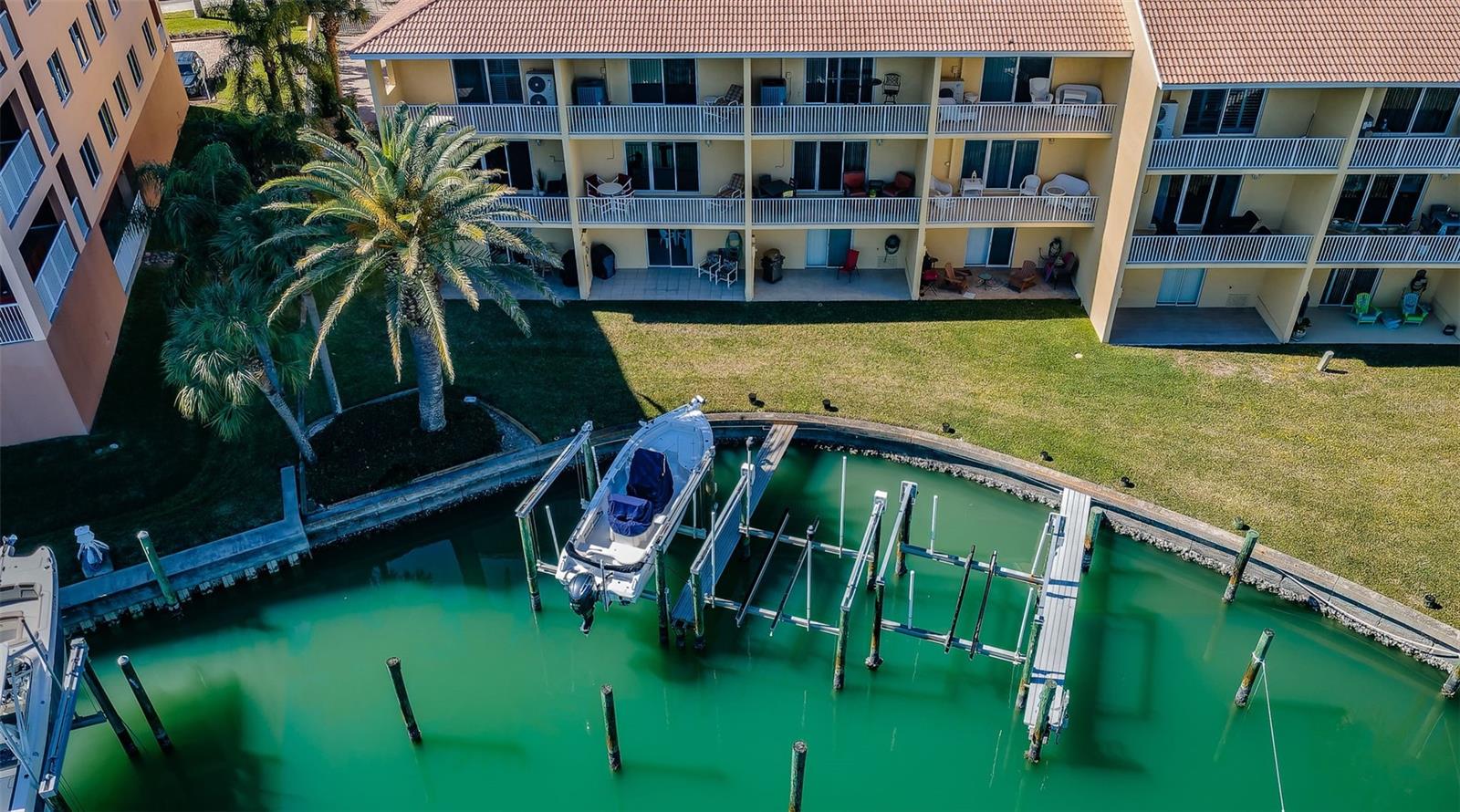 Image 47 of 73 For 11595 Gulf Boulevard 108