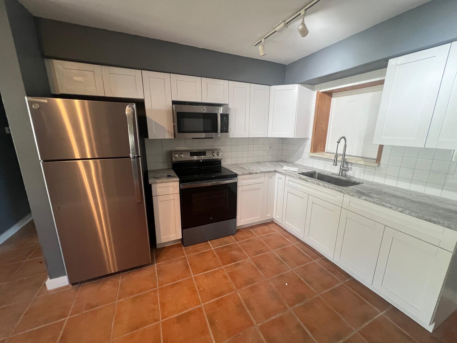 Image 2 of 9 For 300 83rd Avenue Ne