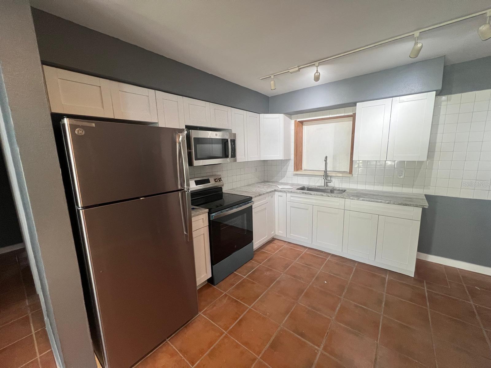 Image 3 of 9 For 300 83rd Avenue Ne