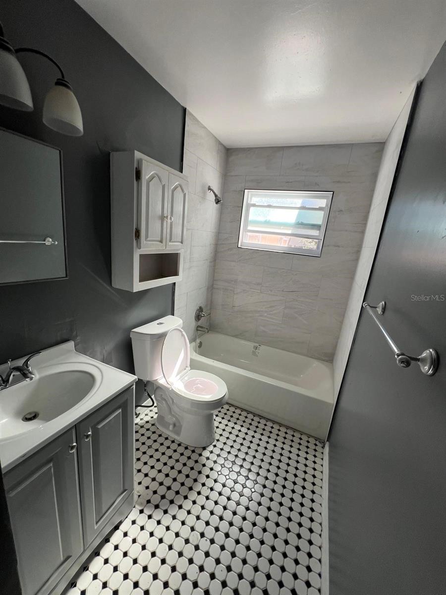 Image 4 of 9 For 300 83rd Avenue Ne