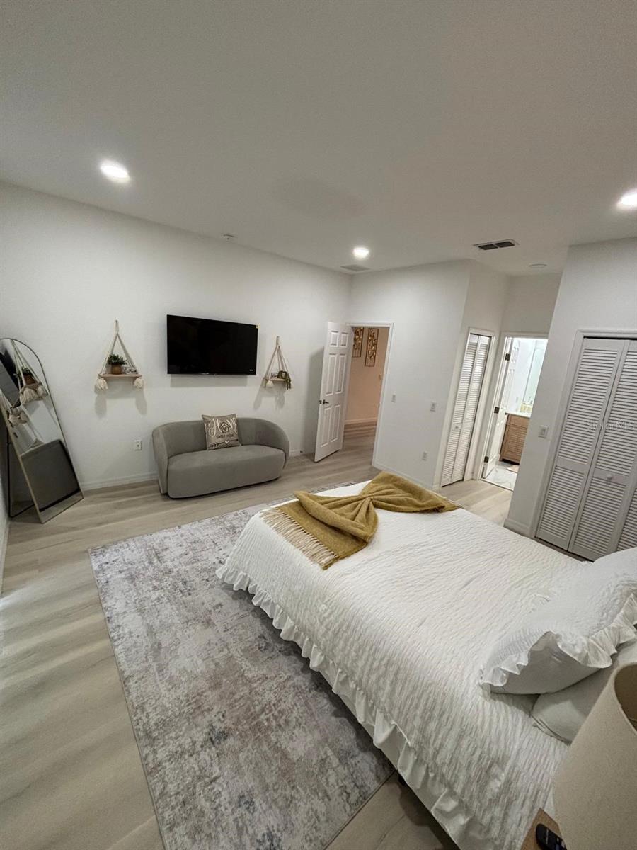 Image 13 of 23 For 3162 Sun Lake Court B