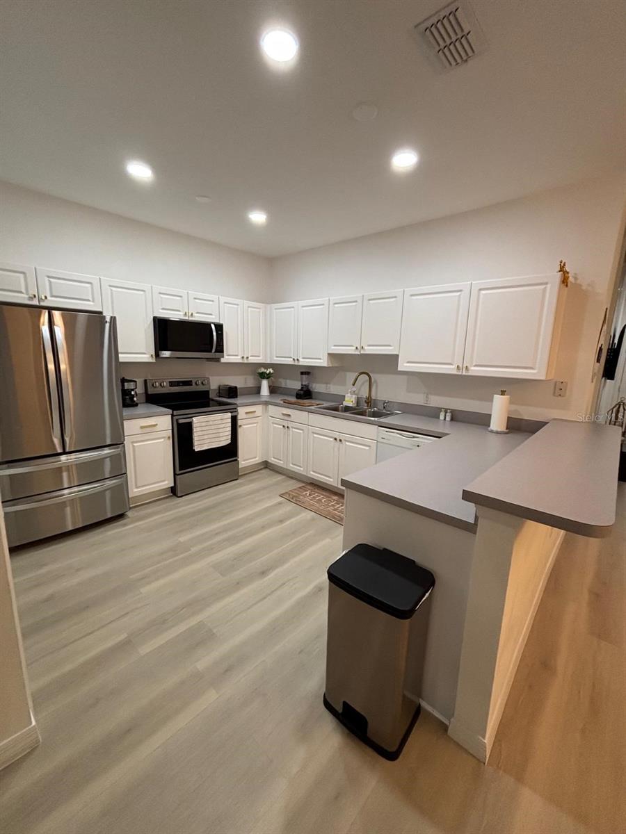 Image 3 of 23 For 3162 Sun Lake Court B