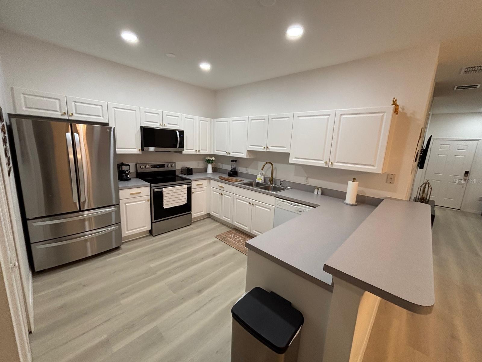 Image 4 of 23 For 3162 Sun Lake Court B