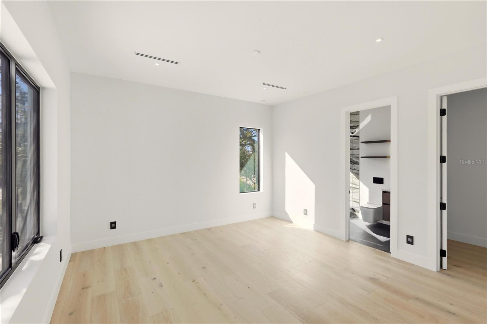 Image 22 of 43 For 2089 Arlington Street