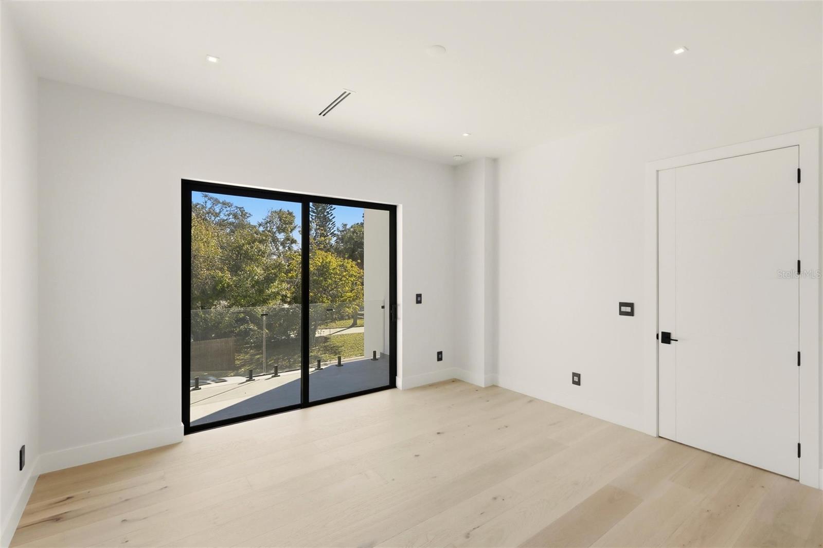 Image 24 of 43 For 2089 Arlington Street