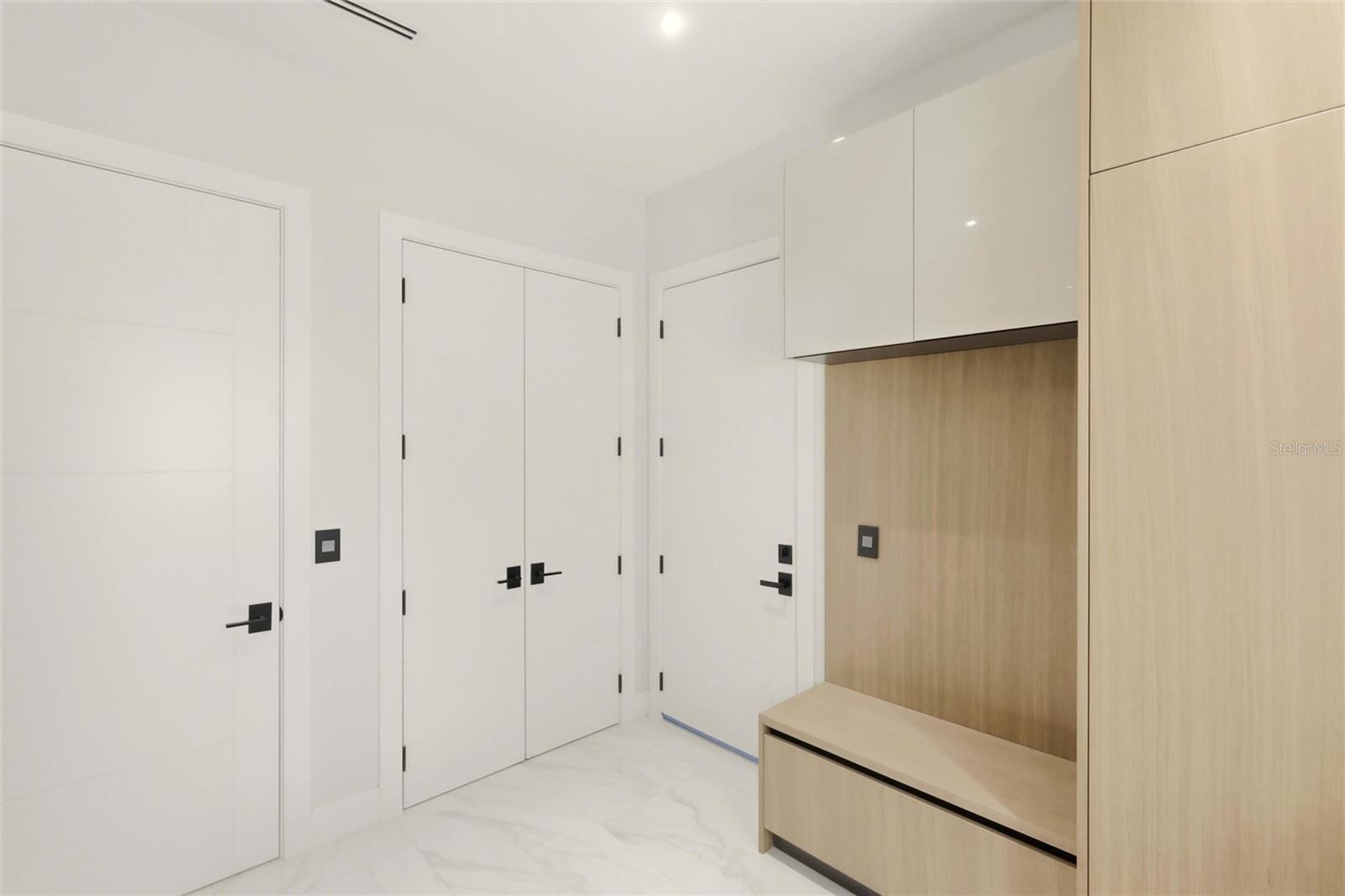 Image 33 of 43 For 2089 Arlington Street