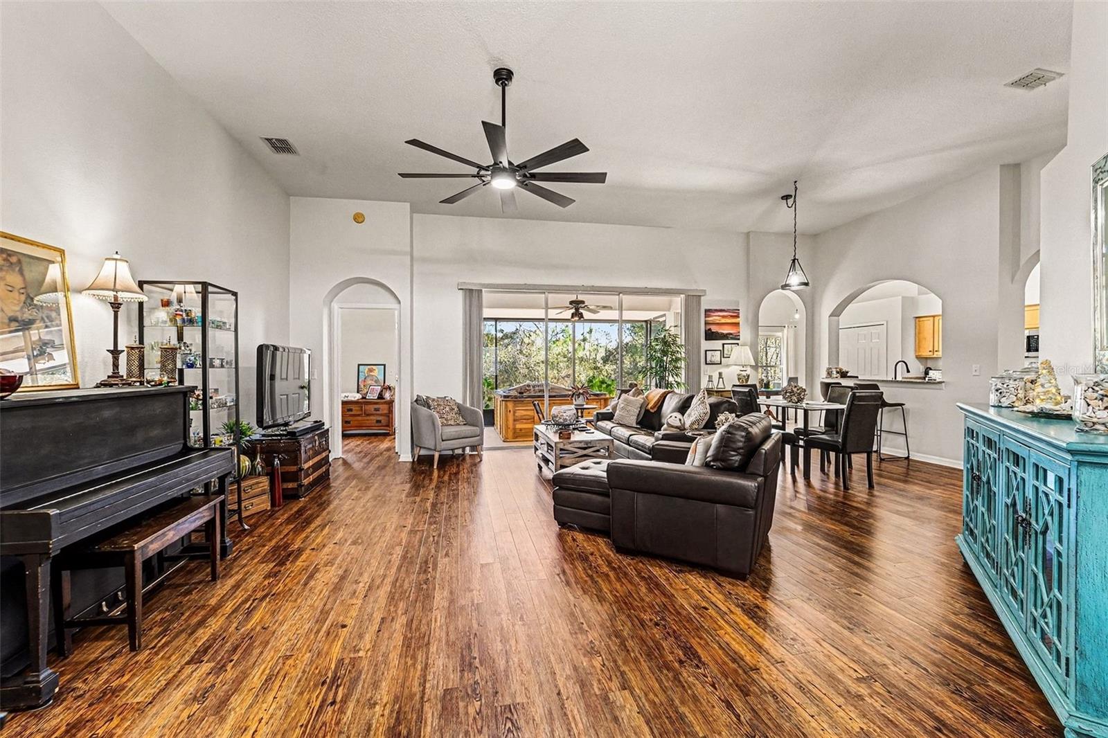Image 8 of 38 For 10118 Cleghorn Drive