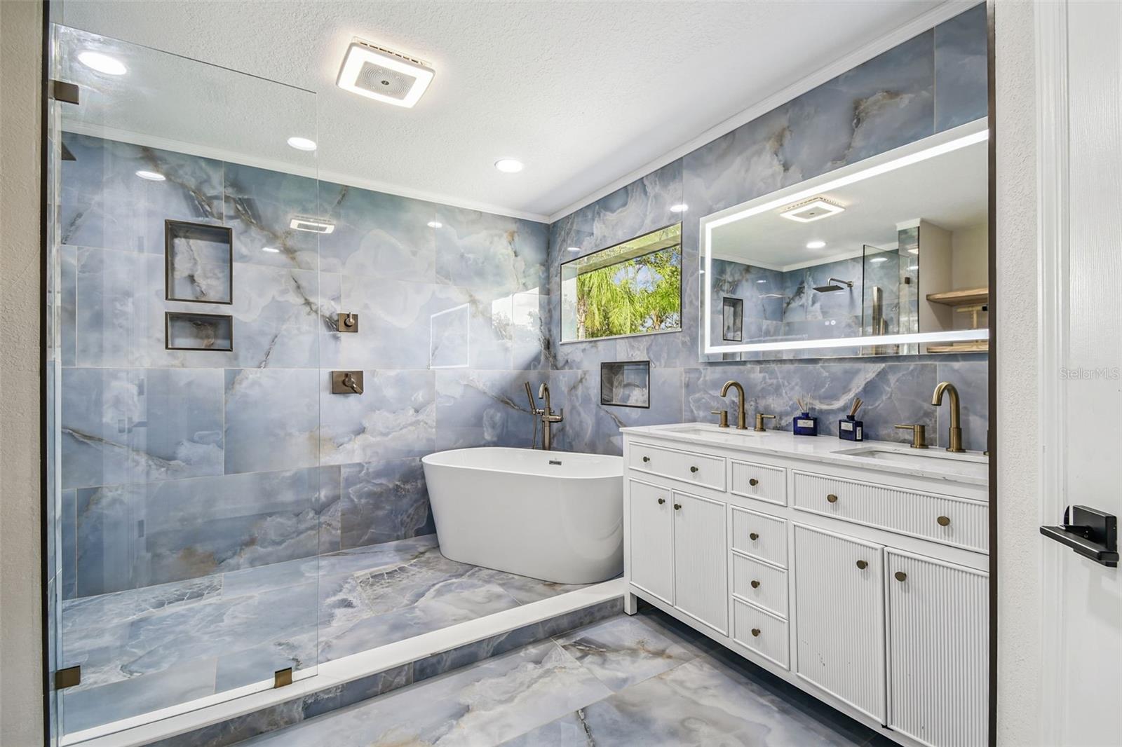 Image 37 of 47 For 2810 Forest Club Drive