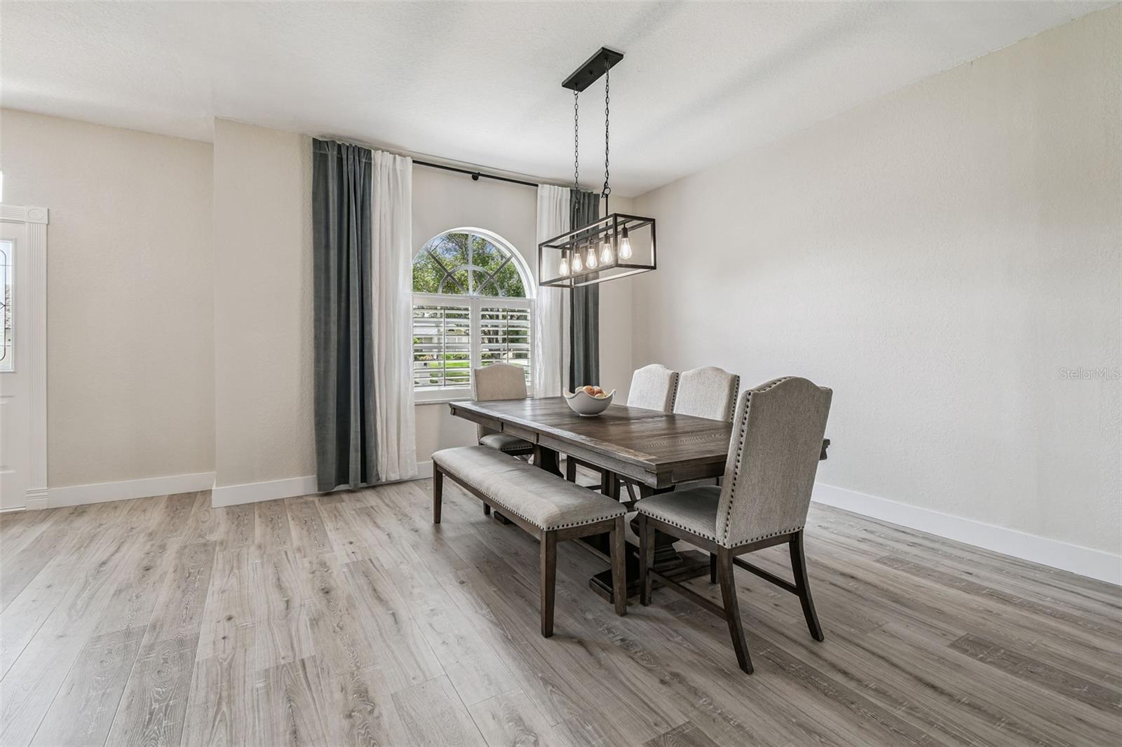 Image 8 of 47 For 2810 Forest Club Drive