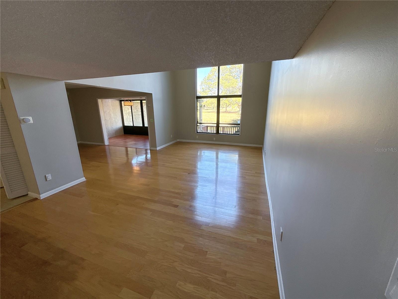 Image 10 of 43 For 13516 Palmwood Lane