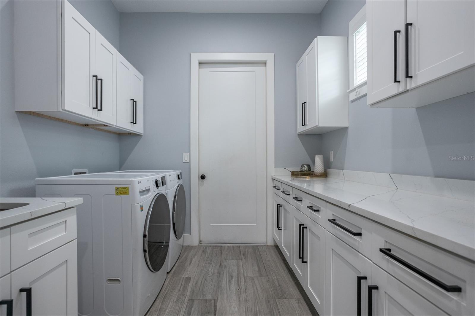 Image 28 of 35 For 3301 Dewey Street