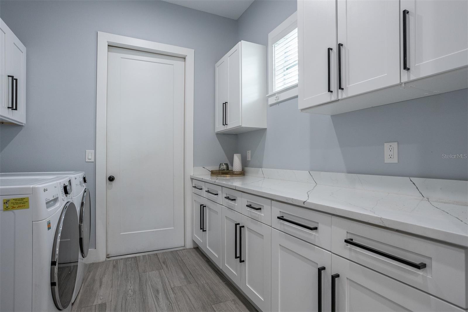 Image 29 of 35 For 3301 Dewey Street