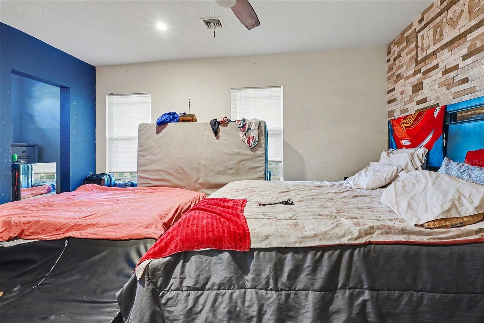 Image 12 of 19 For 1054 State Road 60 E