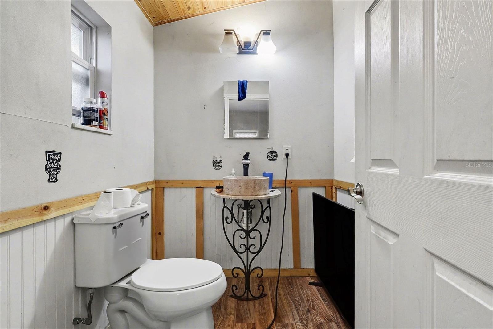 Image 7 of 19 For 1054 State Road 60 E