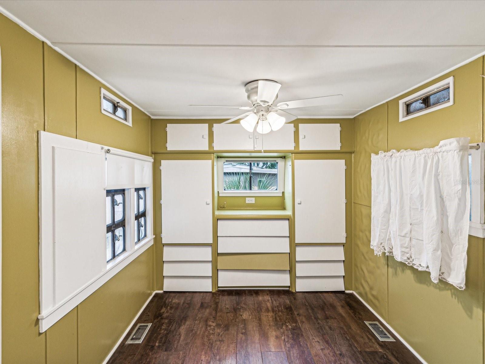 Image 17 of 27 For 1940 Shady Cove Drive