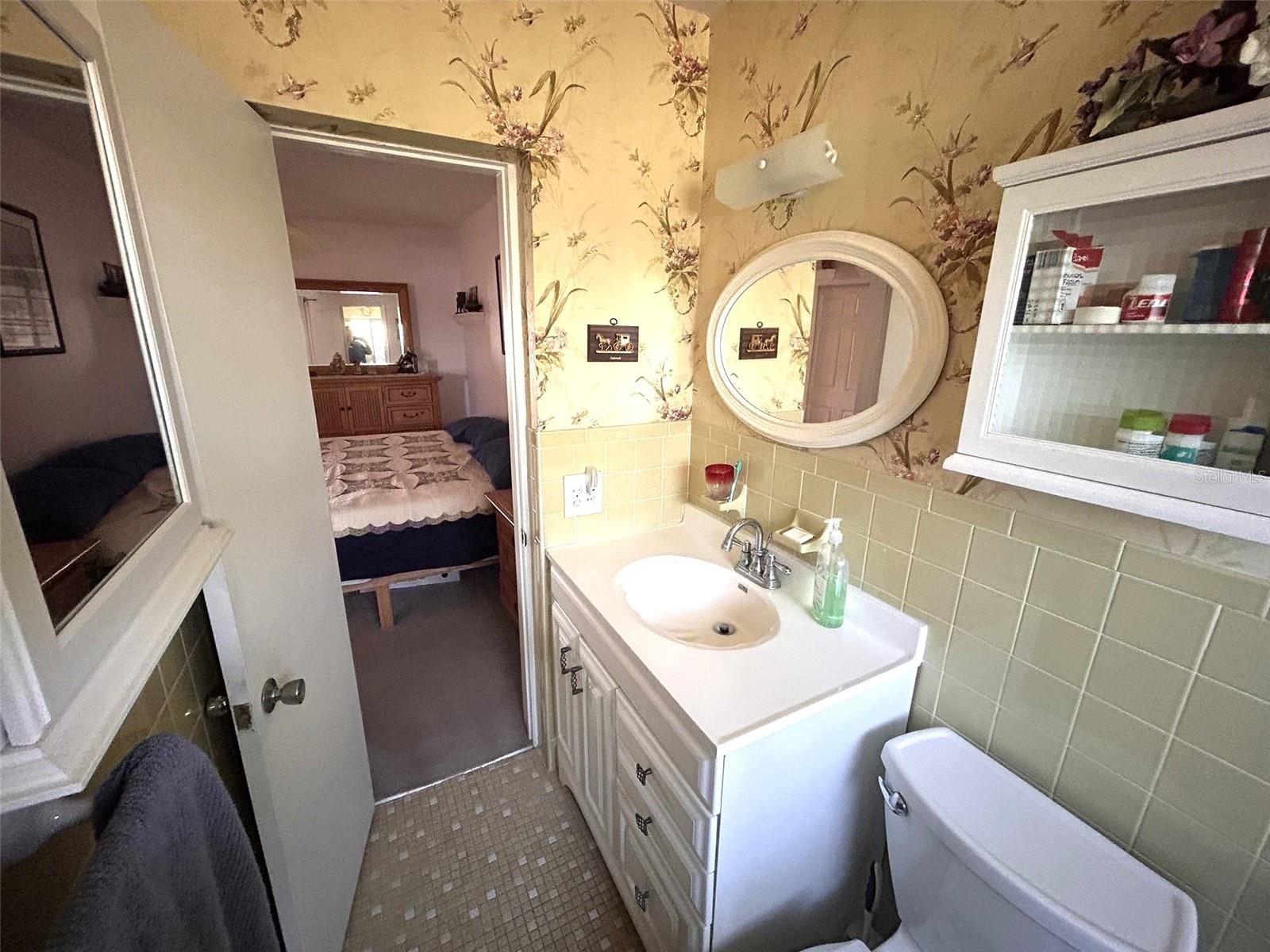 Image 11 of 38 For 2428 Columbia Drive 72