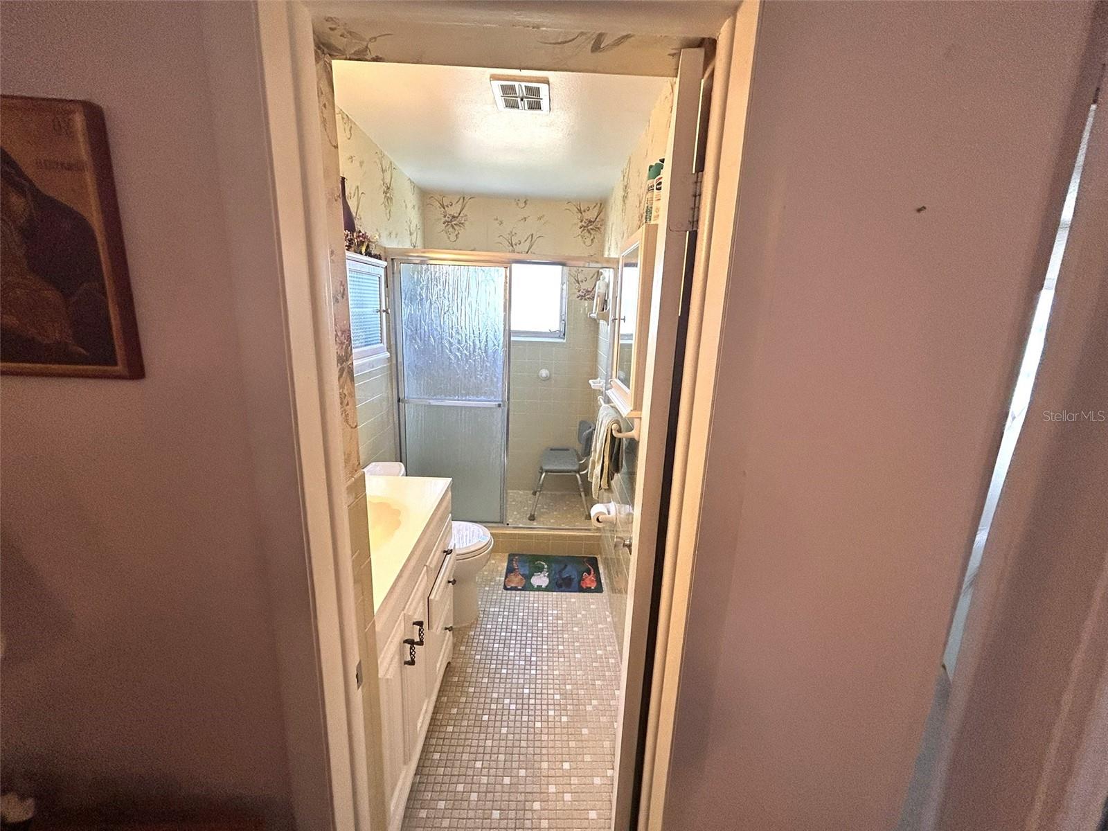 Image 12 of 38 For 2428 Columbia Drive 72