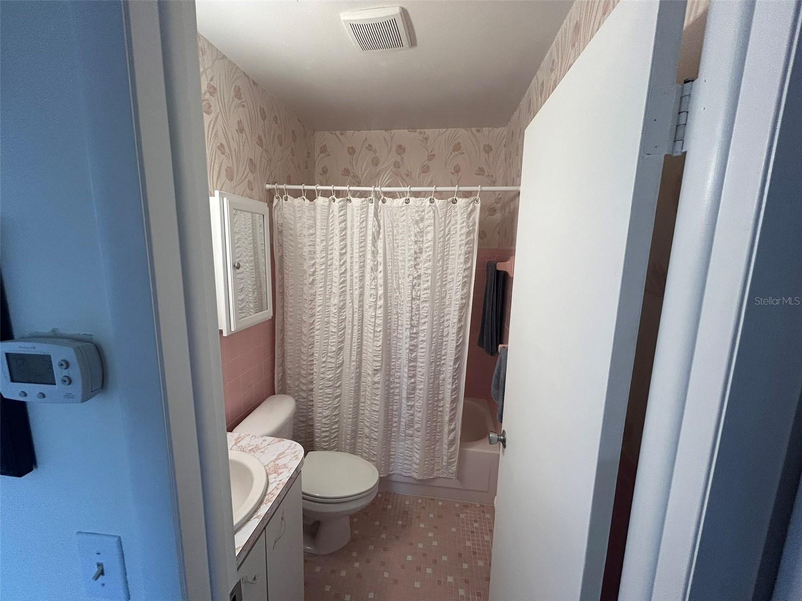 Image 15 of 38 For 2428 Columbia Drive 72