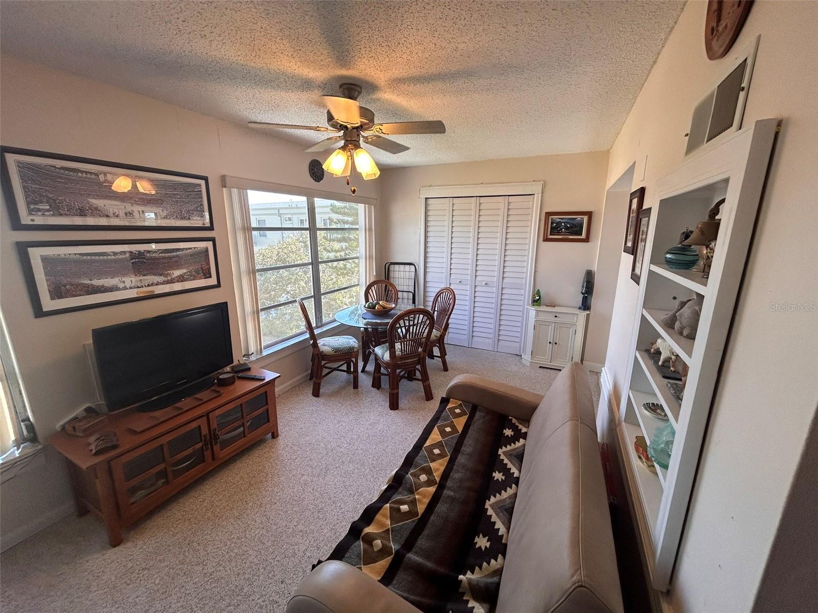 Image 17 of 38 For 2428 Columbia Drive 72