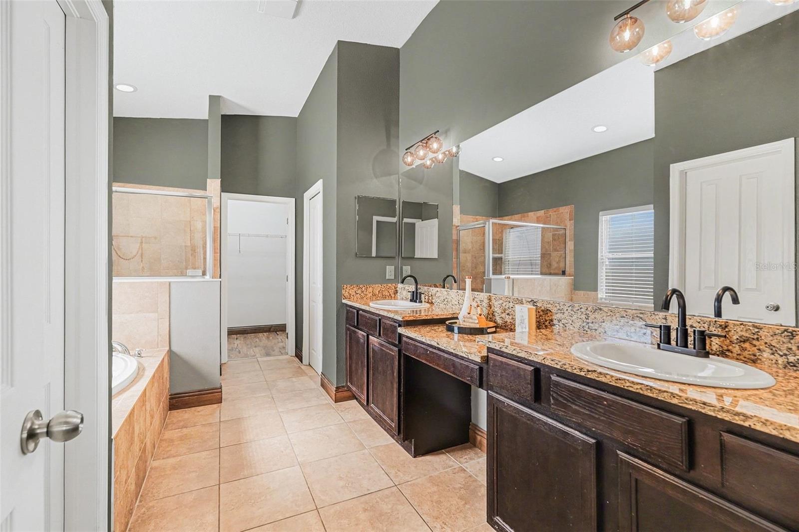 Image 18 of 34 For 12324 Loopback Drive