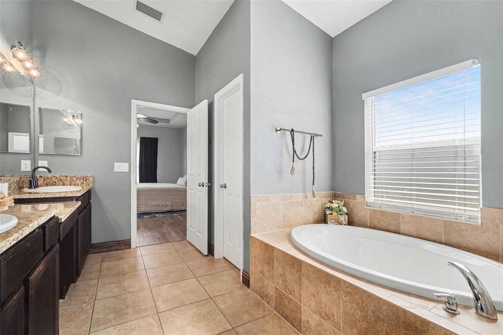 Image 19 of 34 For 12324 Loopback Drive