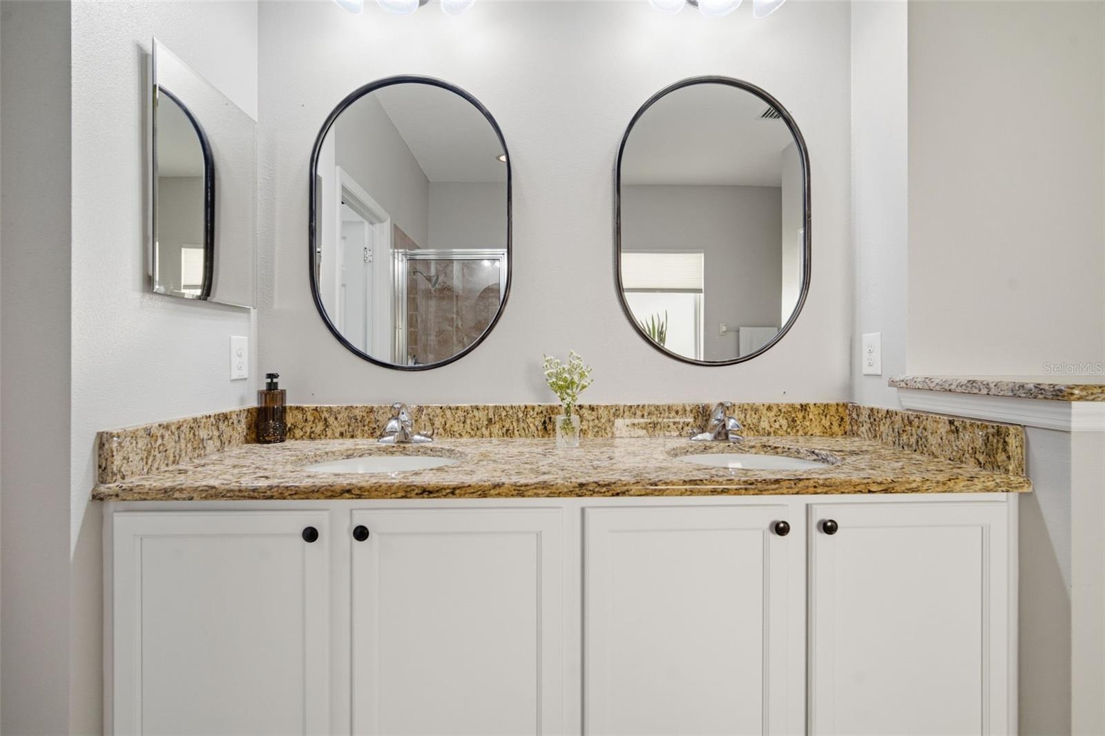 Image 37 of 82 For 31520 Holcomb Pass