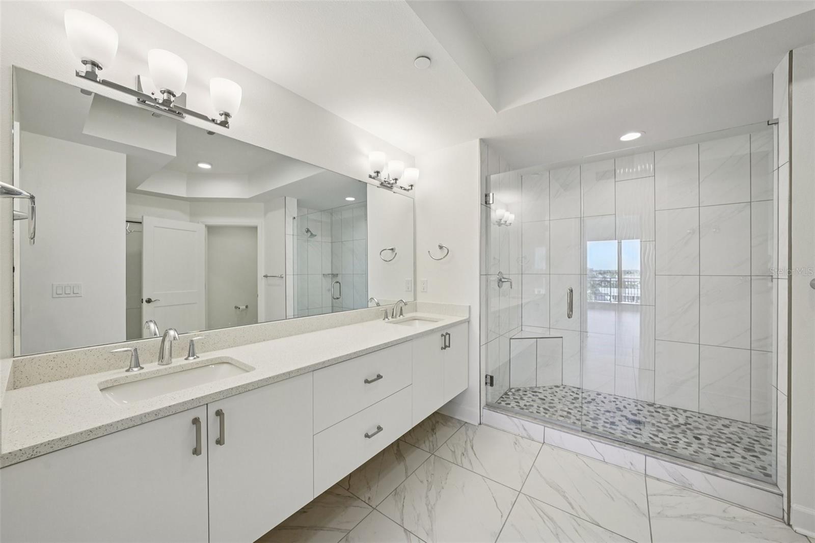 Listing photo id 11 for 125 Island Way 404