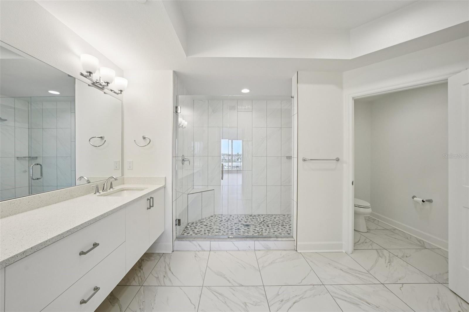 Listing photo id 12 for 125 Island Way 404