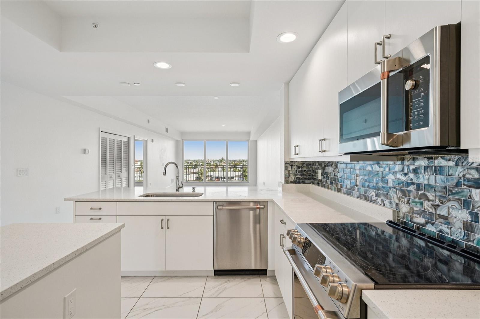 Listing photo id 17 for 125 Island Way 404